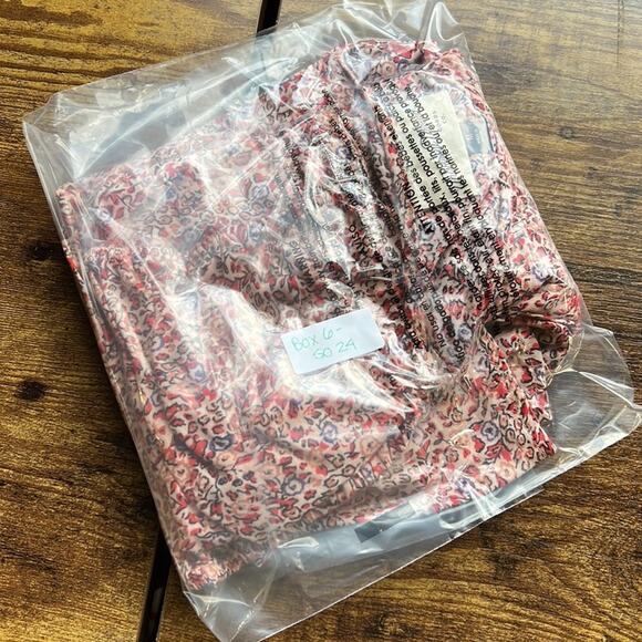 Universal Threads Medium Pink Dainty Floral Long Sleeve Blouse - Picture 14 of 14